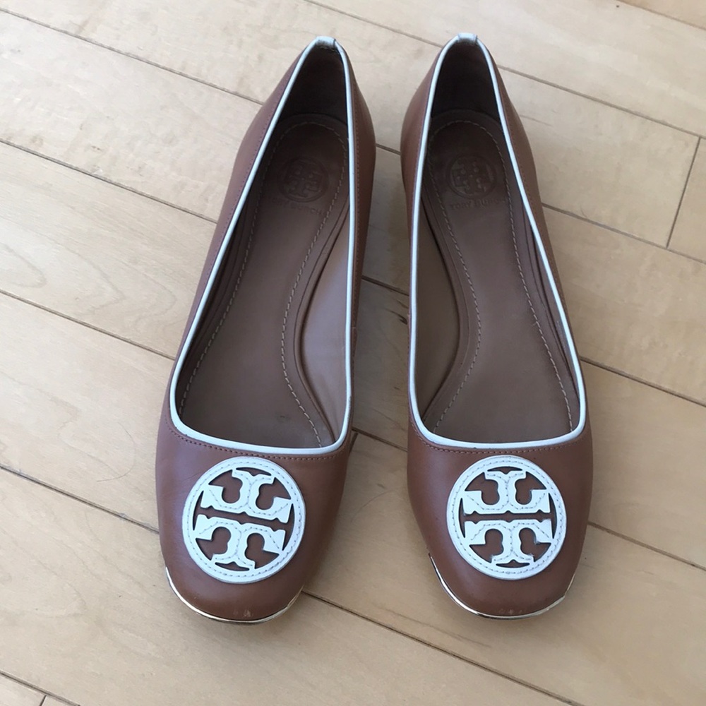 Tory Burch Reva leather flats Size 8M Tan & White